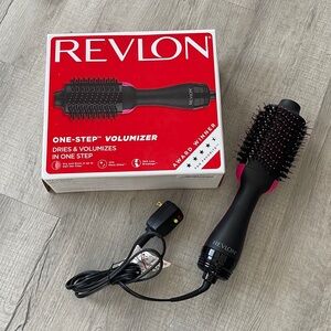 Revlon Volumizer Hair Tool in Black and Pink
